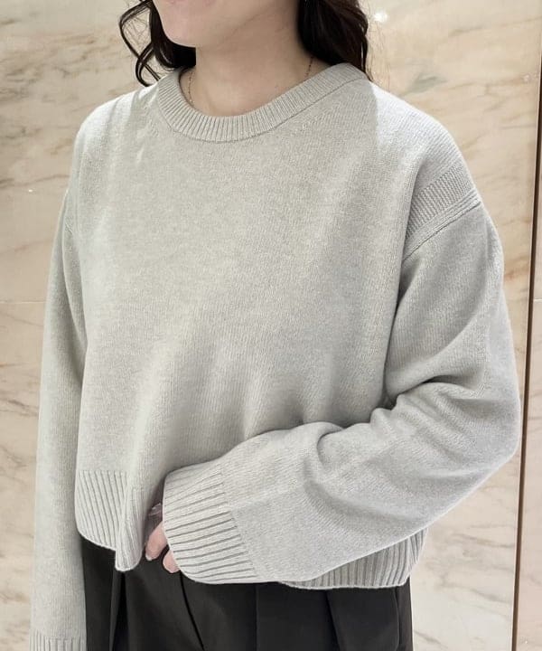 関 桂子さんの「BEAMS WOMEN｜バックル 2タック ワイドパンツ」を使ったコーディネート