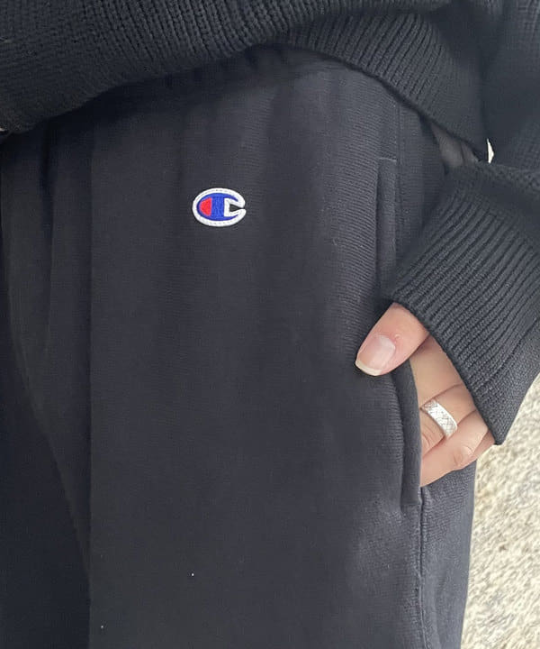 マツミヤさんの「BEAMS WOMEN｜【別注】FRED PERRY / ドライバーズ ニット」を使ったコーディネート